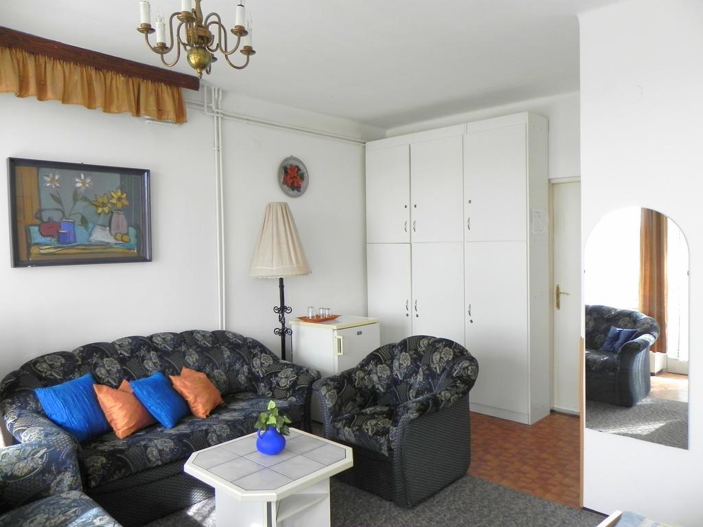 Hôtel Monika Panzio à Tata Extérieur photo