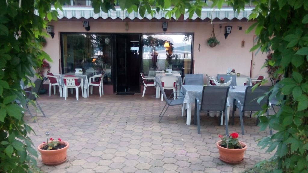 Hôtel Monika Panzio à Tata Extérieur photo