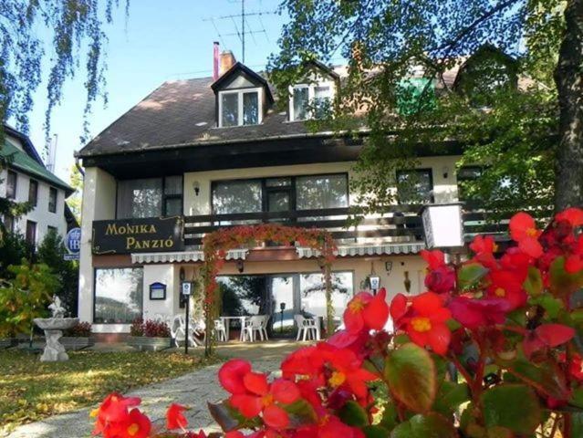 Hôtel Monika Panzio à Tata Extérieur photo